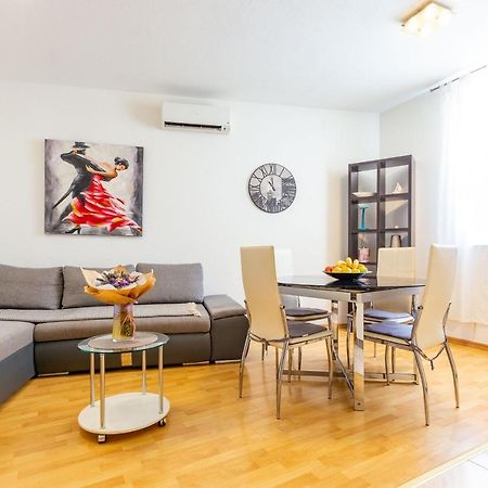 Vale Apartment With Balcony Zadar Exterior photo