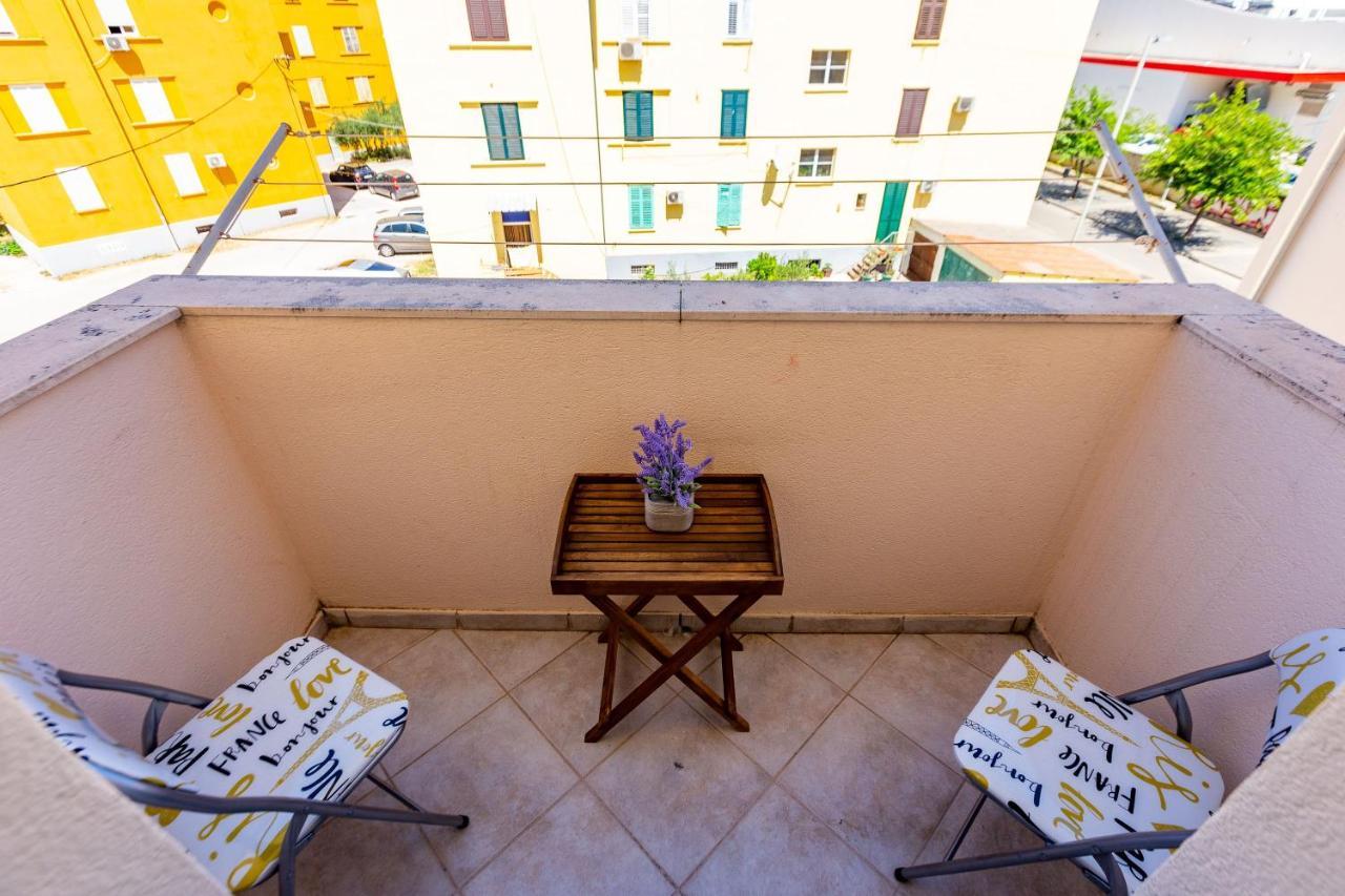 Vale Apartment With Balcony Zadar Exterior photo