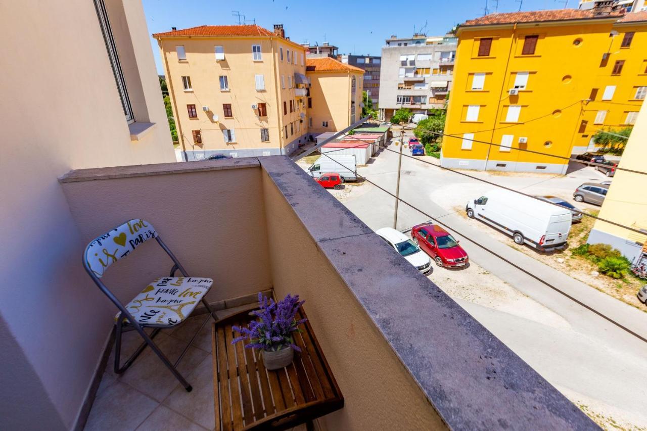 Vale Apartment With Balcony Zadar Exterior photo