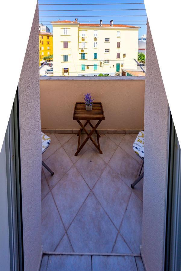 Vale Apartment With Balcony Zadar Exterior photo
